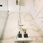4p-1br - Eiffel Tower View - Fully Renovated - A-c *