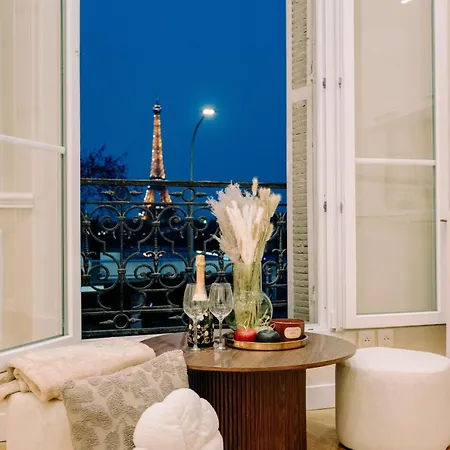 4p-1br - Eiffel Tower View - Fully Renovated - A-c Paris