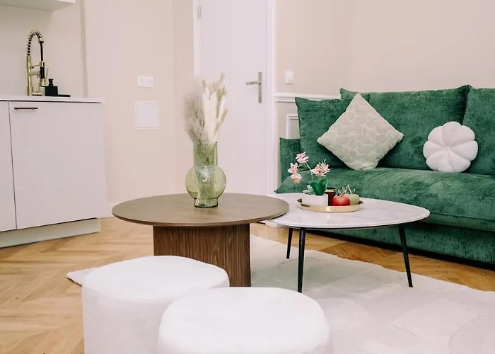 4p-1br - Eiffel Tower View - Fully Renovated - A-c *