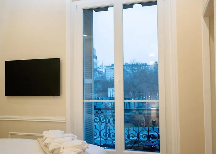 4p-1br - Eiffel Tower View - Fully Renovated - A-c * Paris